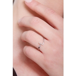 18k white gold letter L ring with diamonds  2