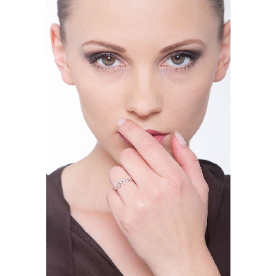 18k white gold letter M ring with diamonds 