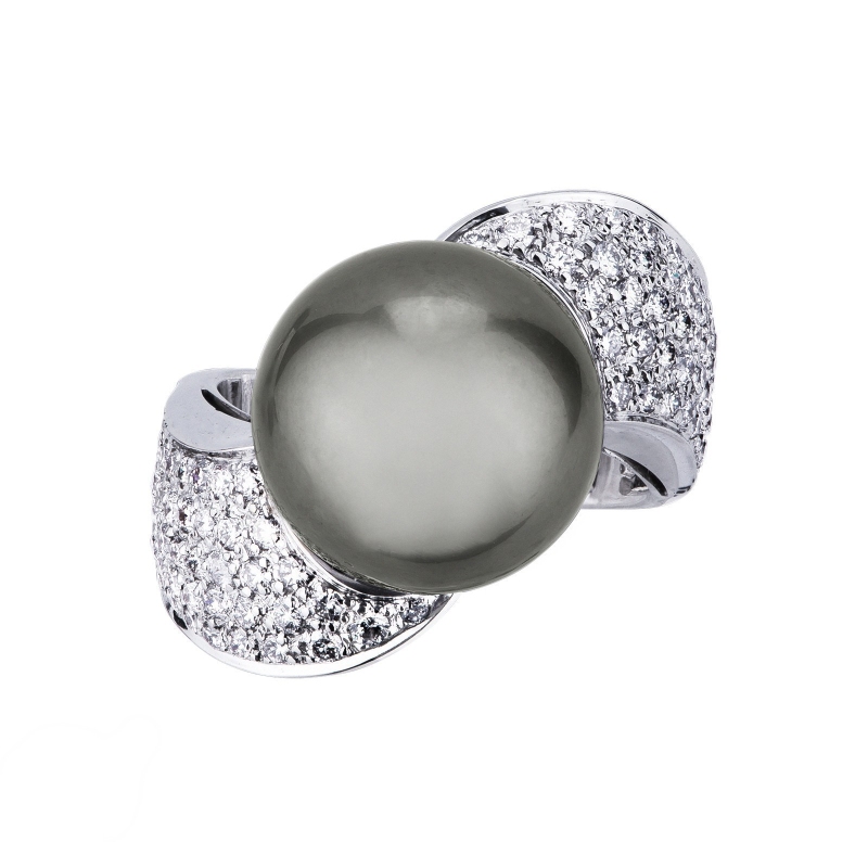 White gold 18k ring with a tahiti pearl and diamonds shoulder set 