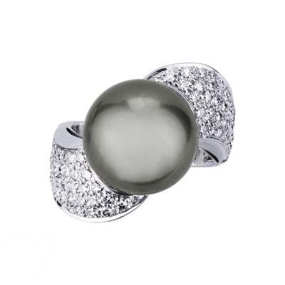 White gold 18k ring with a tahiti pearl and diamonds shoulder set 
