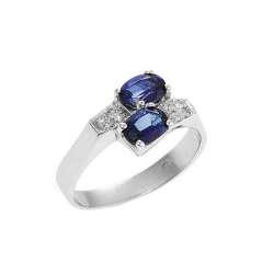 White gold 18k curved shank ring with diamonds and blue sapphires oval cut 