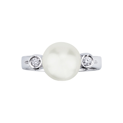 White gold 18k ring with natural cultivated pearl and a bezel diamond each side