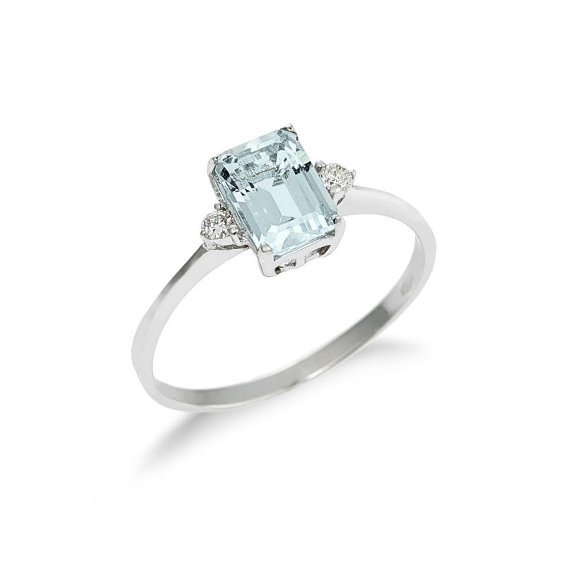Anello con acquamarina centrale e due diamanti in oro 18k