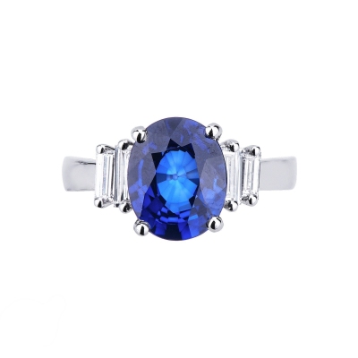 White gold 18k ring with blue sapphire and diamonds baguette cut  