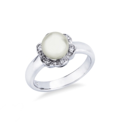 White gold 18k ring with diamonds and cultivated natural pearl