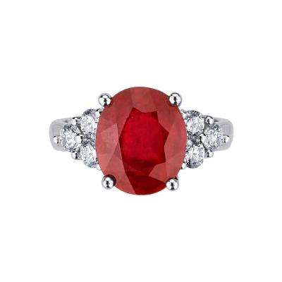 White gold 18k ring with a central ruby and diamonds 