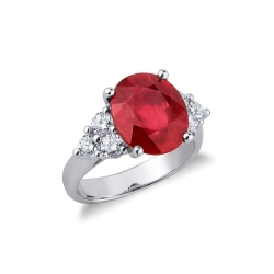 White gold 18k ring with a central ruby and diamonds 