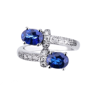 White gold 18k curved shank ring with blue sapphires oval cut and diamonds 
