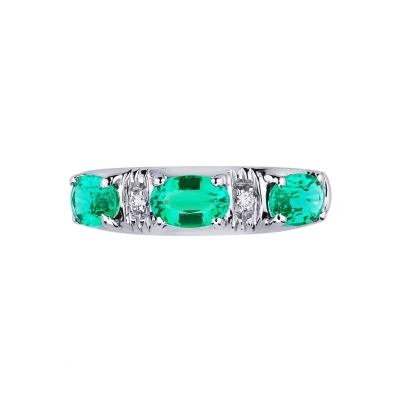 White gold 18k ring with three emeralds and diamonds 