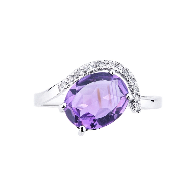 18k white gold ring with amethyst oval cut and diamonds 