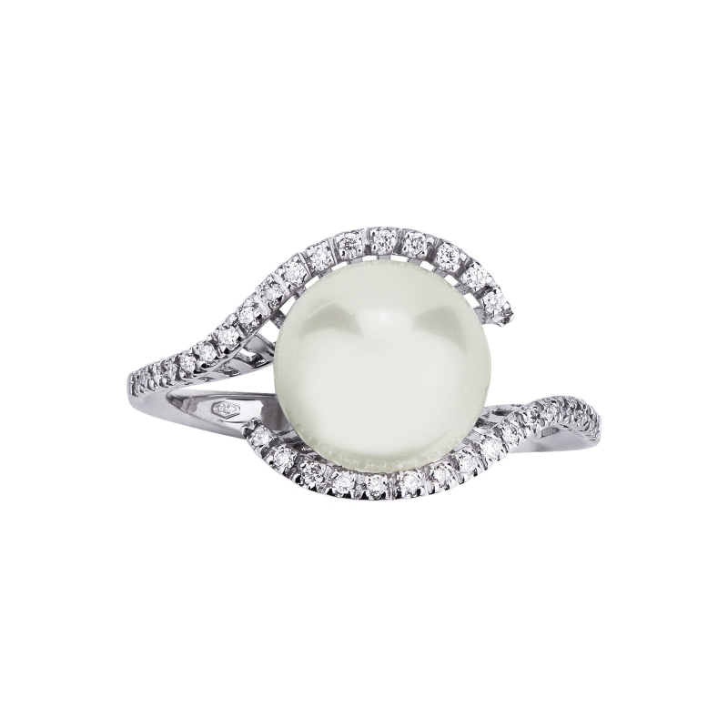 White gold 18k ring with pearl and diamonds 