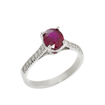 Ring with a central ruby and diamonds shoulder set