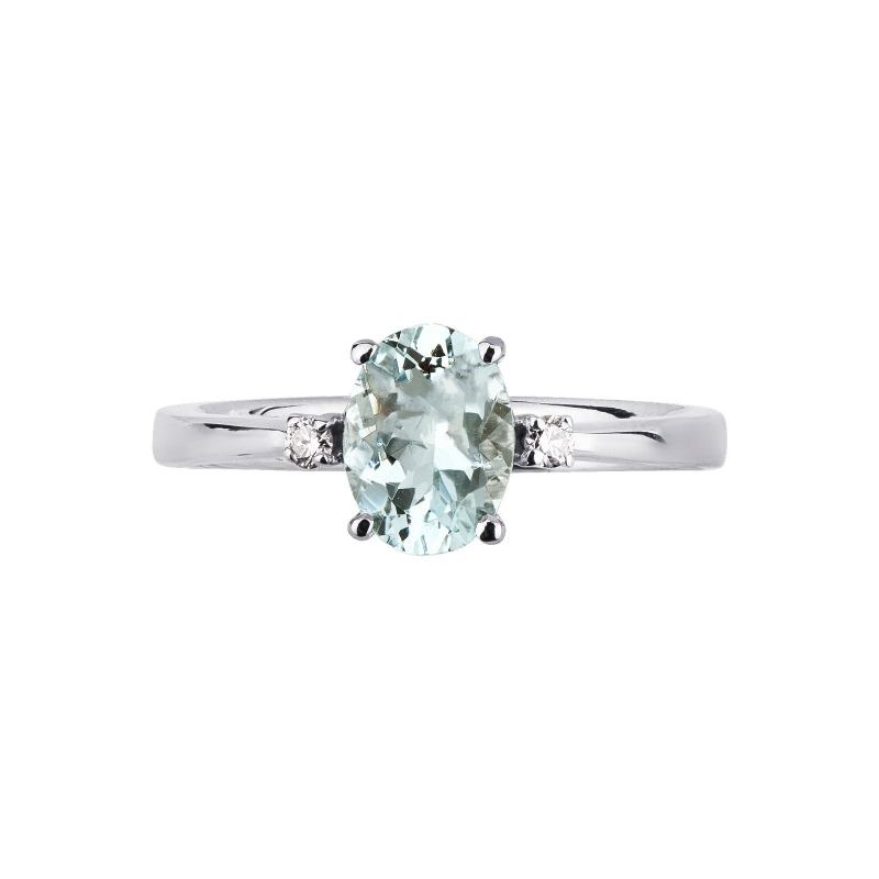 Anello con acquamarina ovale e diamanti in oro bianco