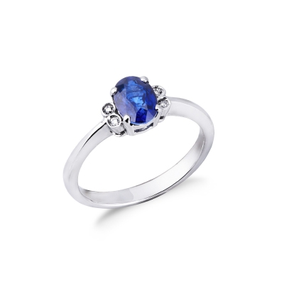 18k white gold ring with central sapphire and halo diamonds 
