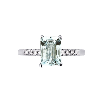18k white gold ring with aquamarine and diamonds shoulder set