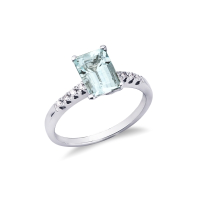 18k white gold ring with aquamarine and diamonds shoulder set