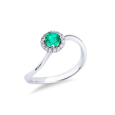 White gold 18k ring with central emerald and halo diamonds 