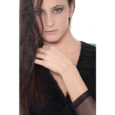 18k white gold rigid bracelet with letter B