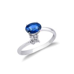 18k white gold ring with a blue sapphire oval cut and diamonds 