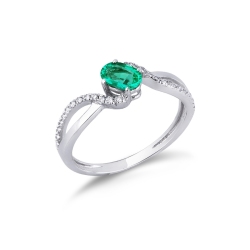 18k white gold ring with emerald oval cut and diamonds 