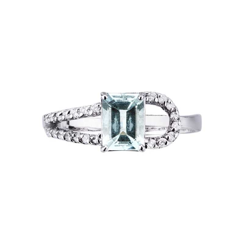 White gold 18k ring with aquamarine emerald cut and diamonds 