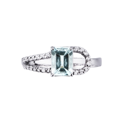White gold 18k ring with aquamarine emerald cut and diamonds 