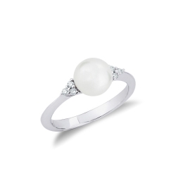 White gold 18k ring with pearl and diamonds on the sides 