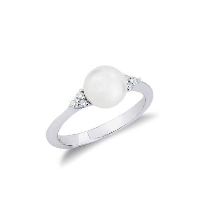 White gold 18k ring with pearl and diamonds on the sides 