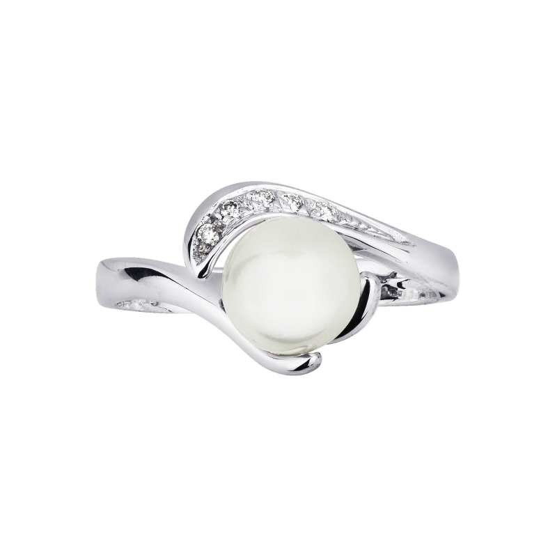 18k white gold ring with cultivated natural pearl and diamonds 