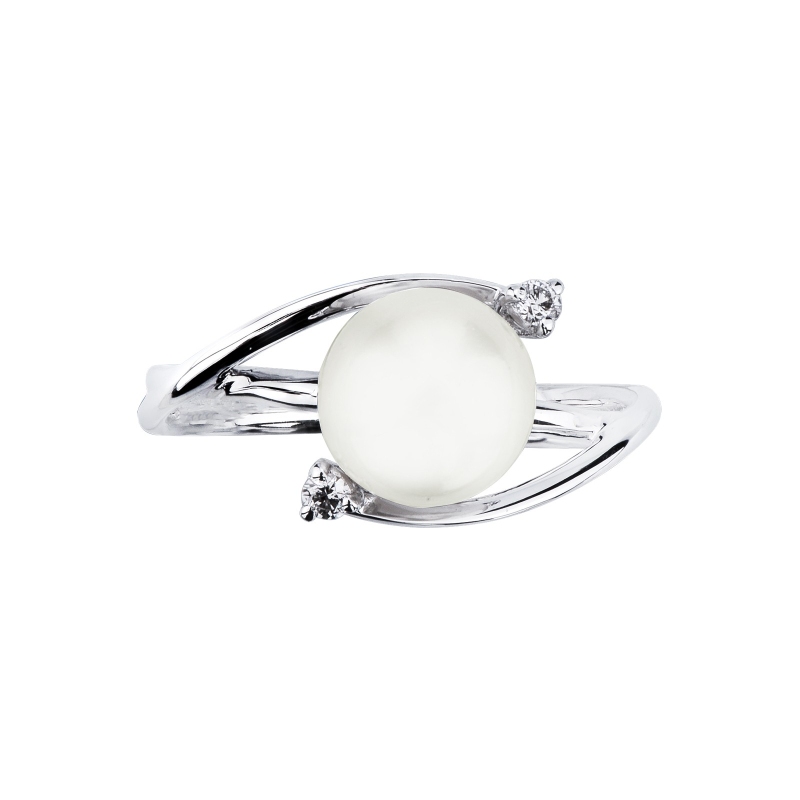 18k white gold ring with diamonds and pearl