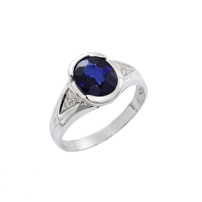 18k White gold ring with a blue sapphire oval cut and diamonds 