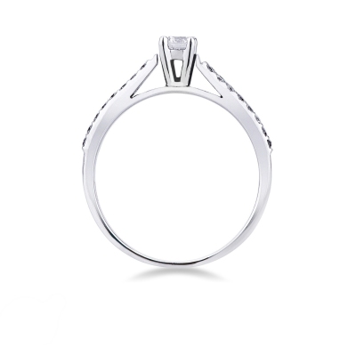 White gold 18k ring with a central diamond and diamond shoulder set