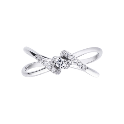 18k white gold ring with diamonds in a knot 