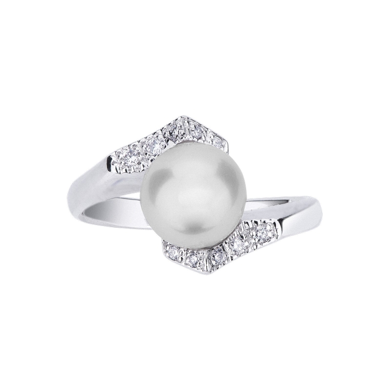 White gold 18k ring with diamonds and pearl 