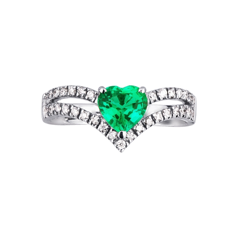 18k white gold ring with emerald heart cut and diamonds 