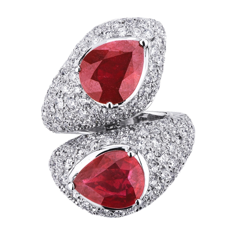 18k white gold ring with diamonds and rubies pear cut 