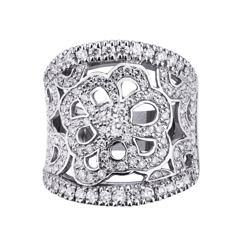 18k white gold band ring with a flower of diamonds 