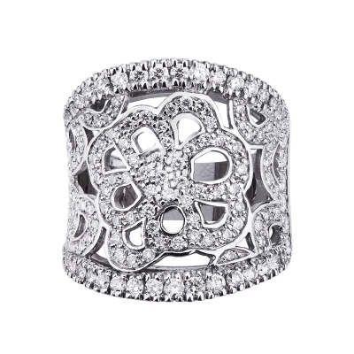 18k white gold band ring with a flower of diamonds 