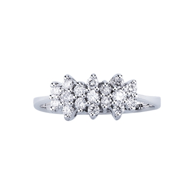 Illusion ring with 3 diamond flowers