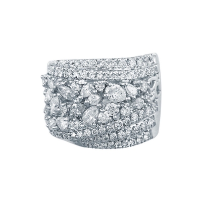18K white gold ring with diamonds in different shapes 