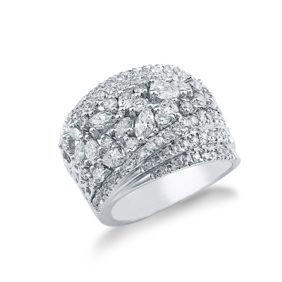 18K white gold ring with diamonds in different shapes 