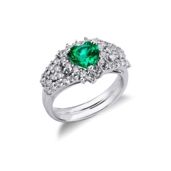 White gold 18k ring with emerald heart cut and diamonds 