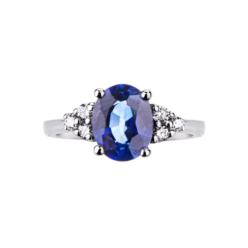 White gold 18k ring with a central blue sapphire and diamonds 