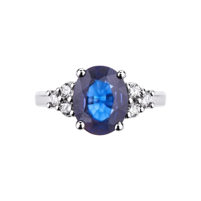 18k white gold with a central blue sapphire and six lateral diamonds 
