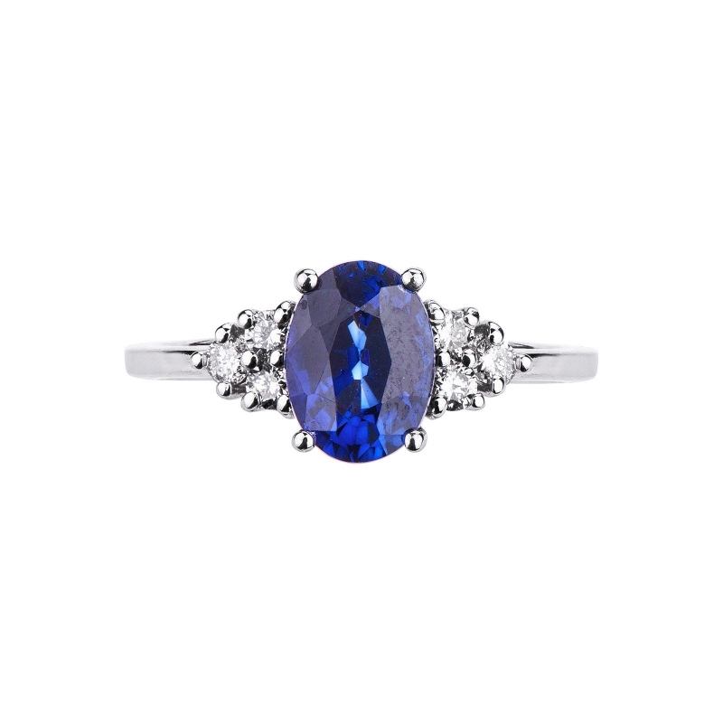 White gold 18k ring with three diamonds on both sides and blue sapphire