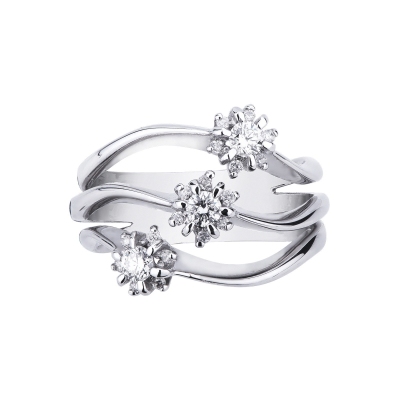 White gold 18k ring with three diamonds flowers
