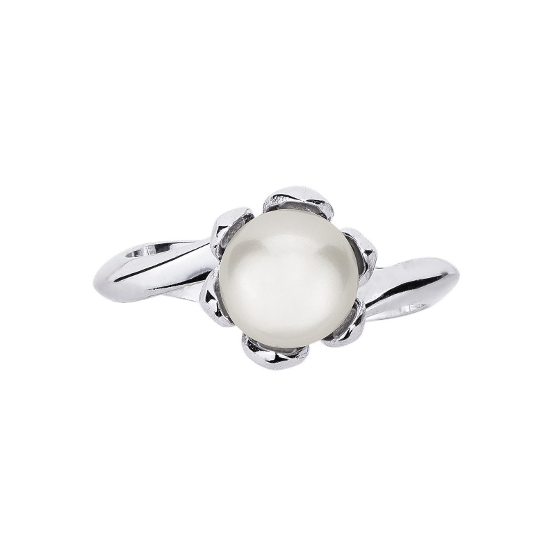 White gold 18k ring with a natural cultivated pearl 