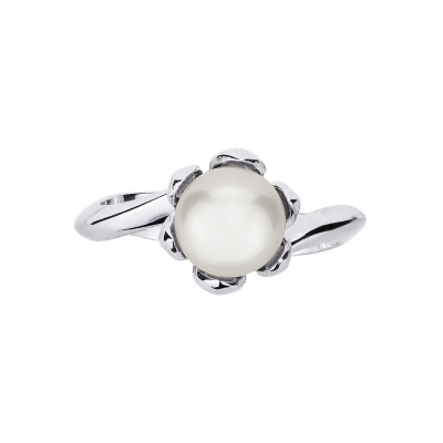 White gold 18k ring with a natural cultivated pearl 