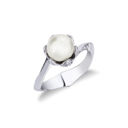 18k white gold ring with pearl and diamonds petals 