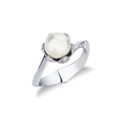 18k white gold ring with pearl and diamonds petals 